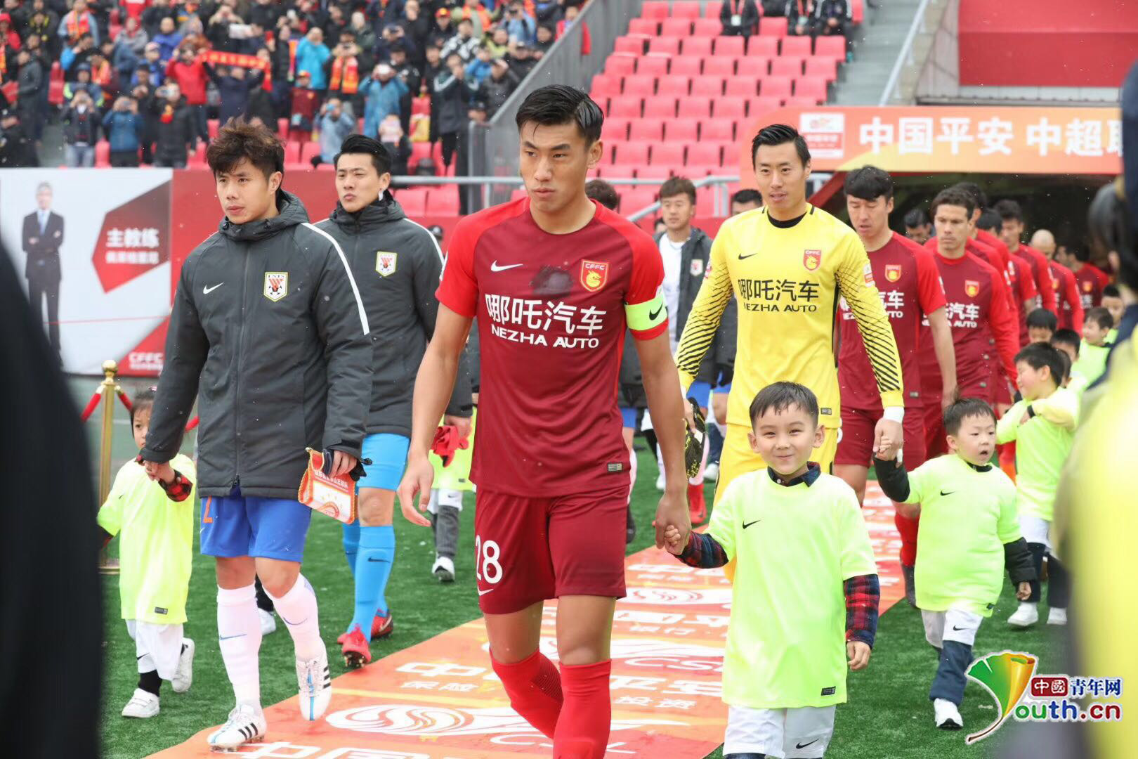 解说员：当年内维尔和我一起解说，托雷斯进球时他发出了怪声（解说员回忆：与内维尔同台时，托雷斯破门他突然发出怪叫）