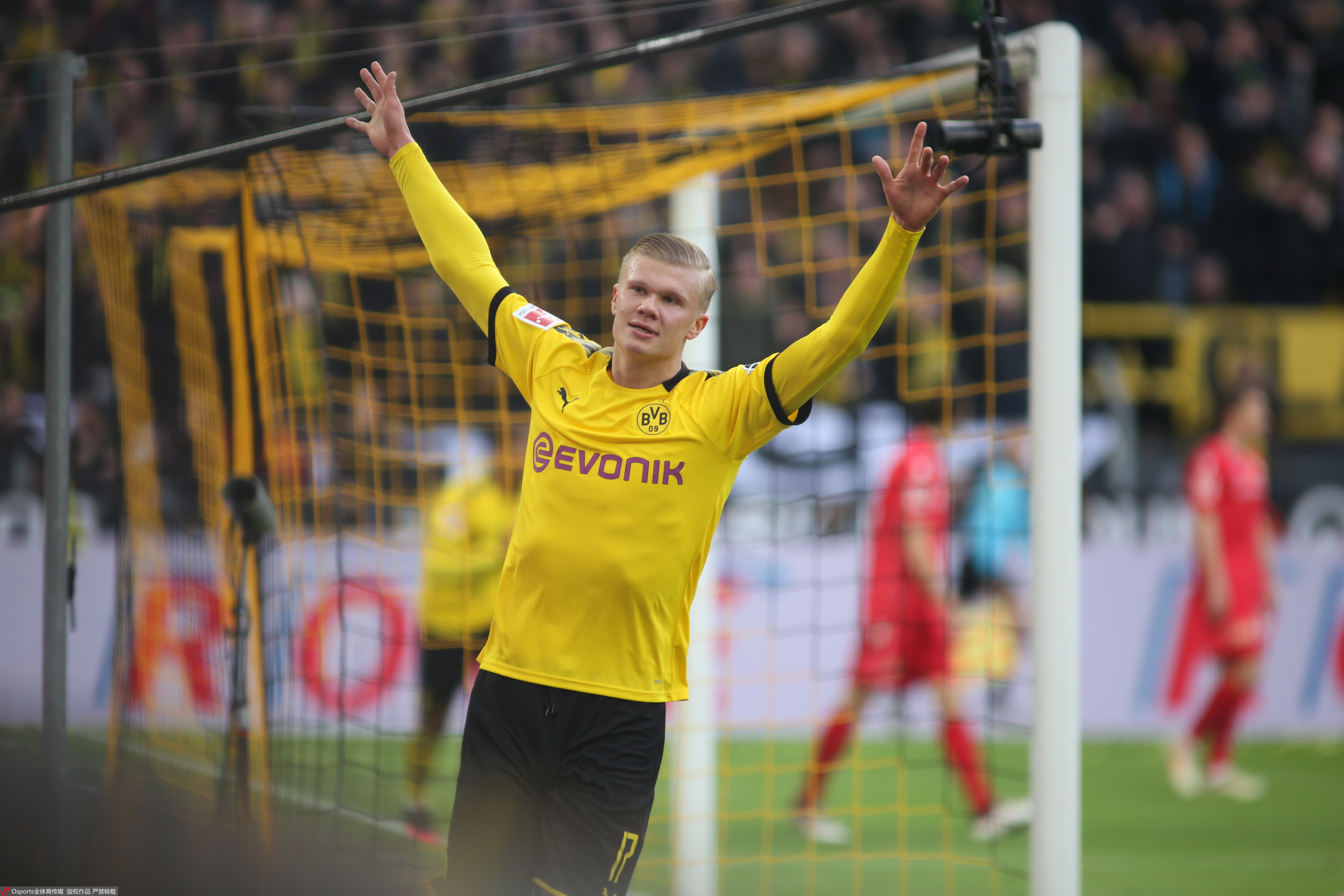 瓦塞尔轰7记三分关键远投救主，35分创个人赛季新高（瓦塞尔7记三分砍35分，关键远投力挽狂澜创赛季新高）