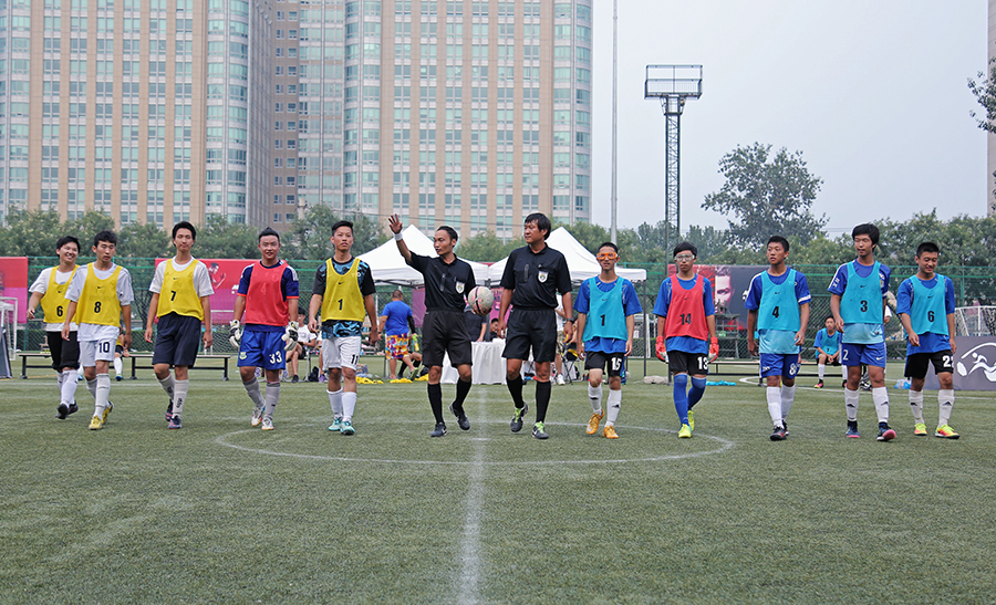 官方：伊布17岁次子文森特与米兰签下生涯首份职业球员合同（米兰官宣：伊布17岁次子文森特签下职业生涯首份合同）