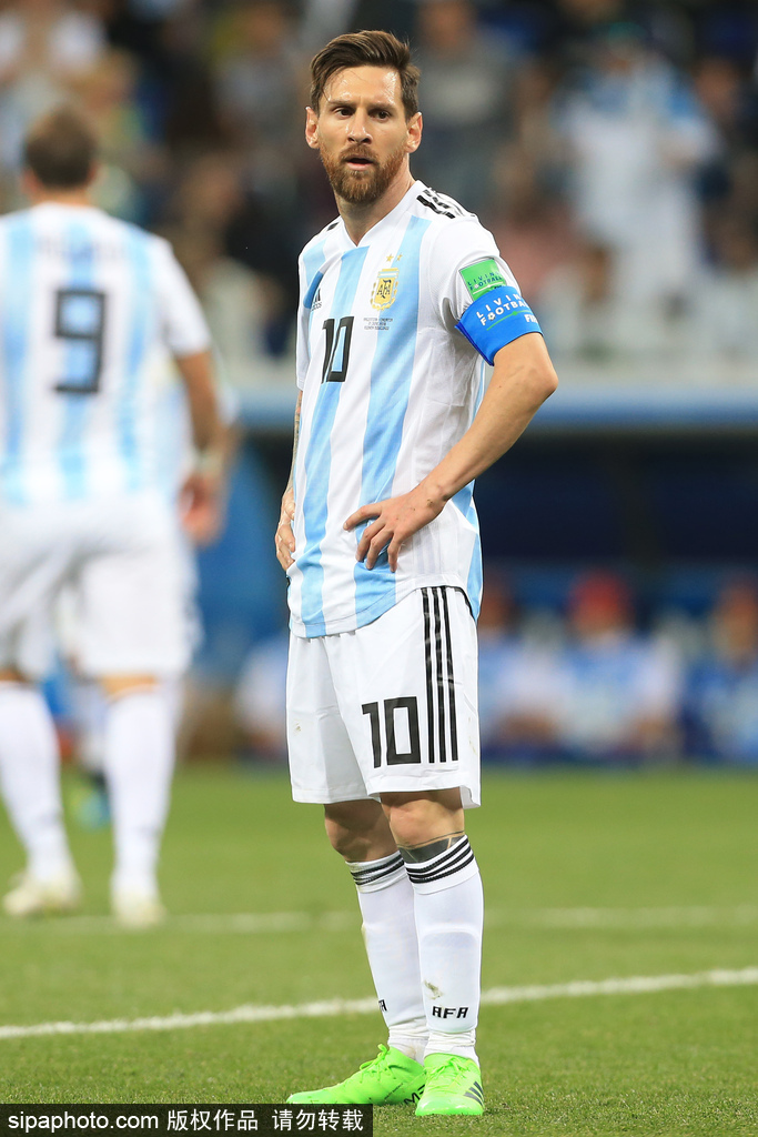 杜罗吹自己：我的倒钩实在太帅了，我已经看了二十多遍了（杜罗自夸：这脚倒钩太帅了，我回放看了二十多遍）