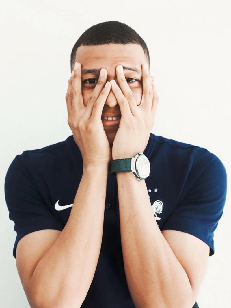 “苏超番外篇”，南京VS苏州足球对抗赛已有超5000人预约看球（苏超特别场：南京对苏州足球对决，预约观赛人数突破5000）