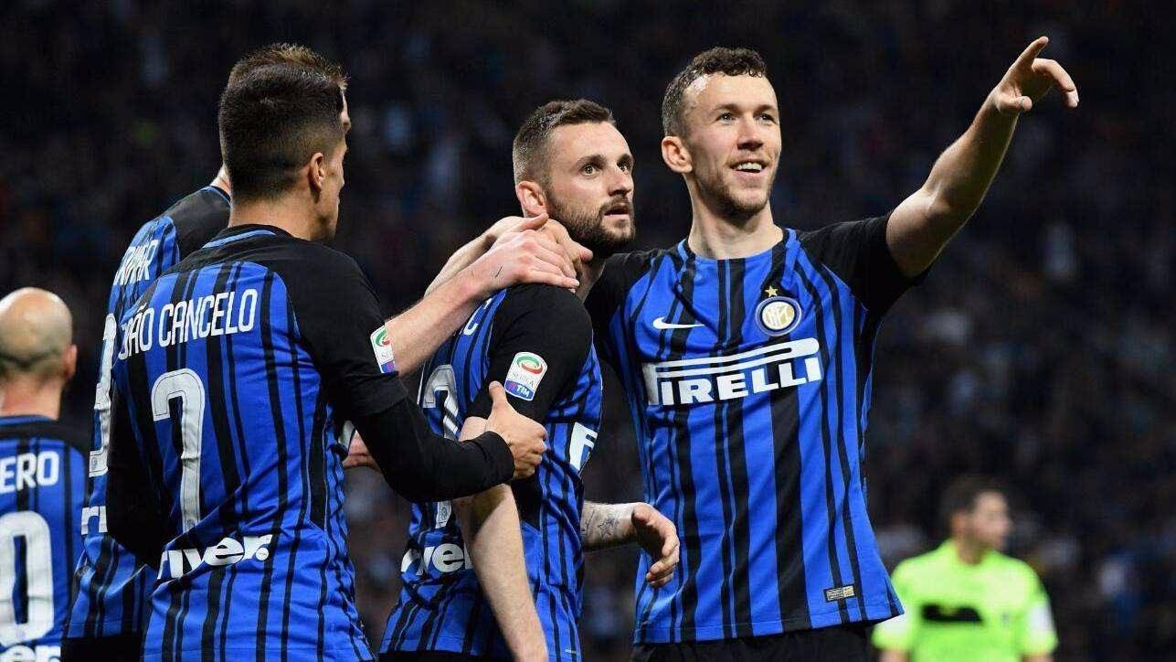 记者：穆斯卡特并不是被“气”走了，他是抽空去上了个厕所（记者澄清：穆斯卡特并非被气走，只是中途去上厕所）